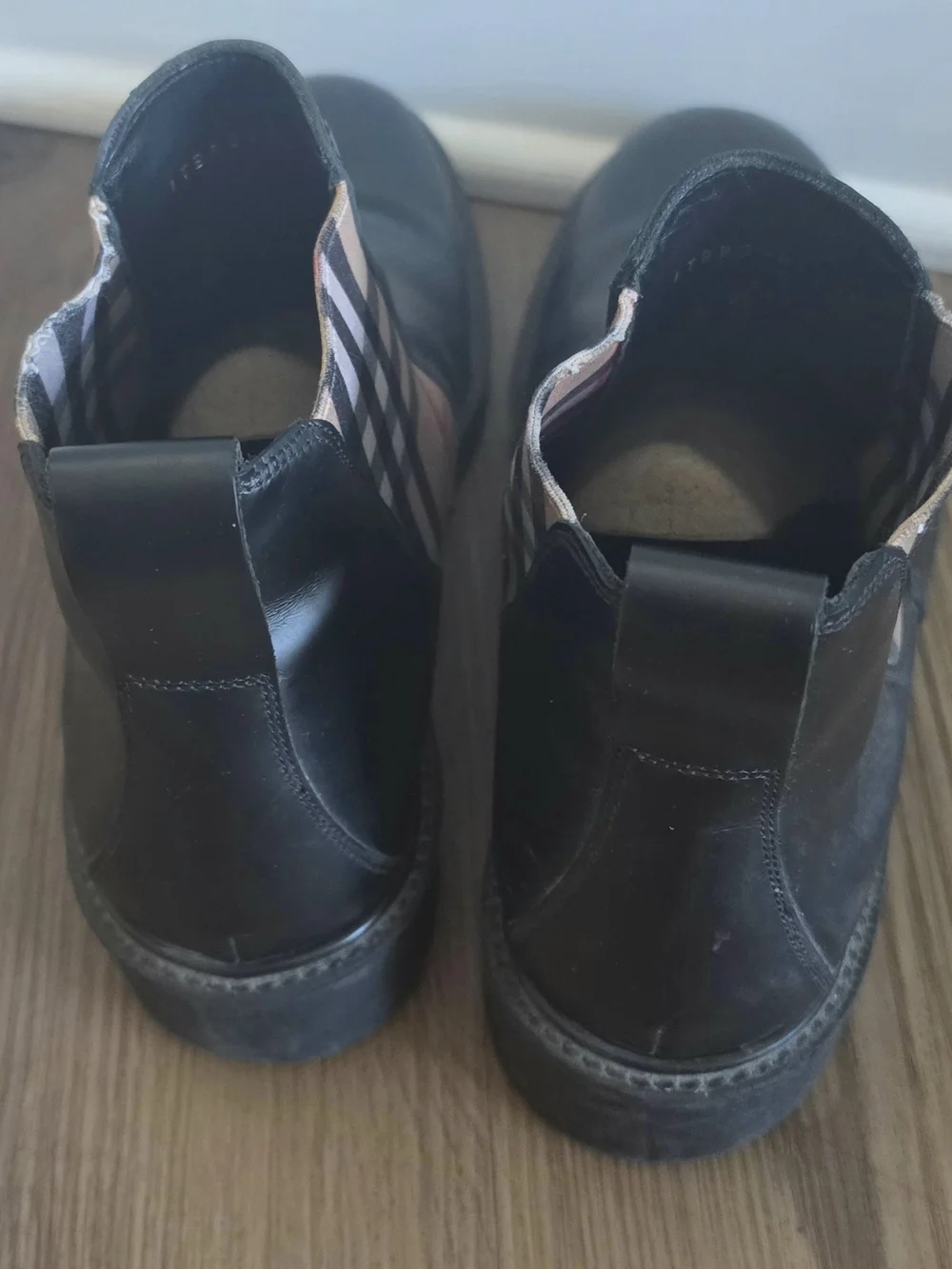 Men's Burberry Authentuc Black Leather & Check Chelsea Boots 10 (43)